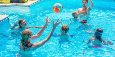 Популярные детские игры в бассейне