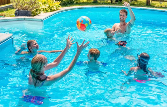 Популярные детские игры в бассейне